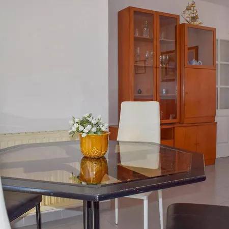 Appartement Beautiful In With Kitchen